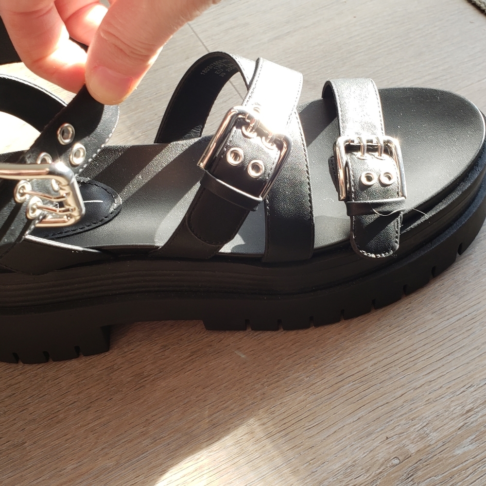 Platform Sandals - Picture 3 of 4